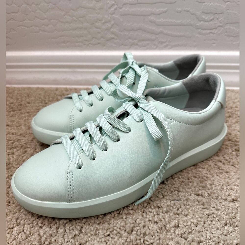 EVERLANE | Unisex Mint Green Leather Sneakers | Size Women’s 7 / Men’s 5